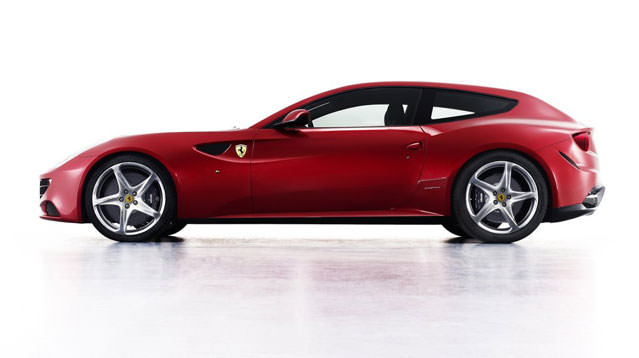 Yeni 4x4 Ferrari FF Detayları