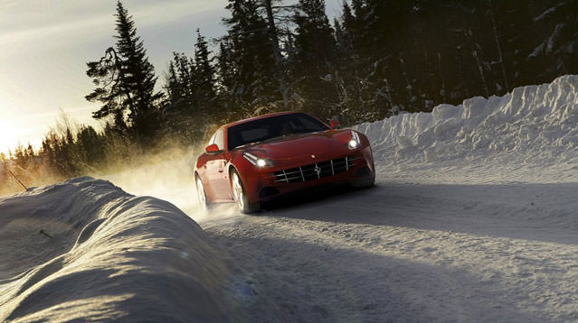 Yeni 4x4 Ferrari FF Detayları