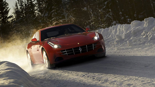 Yeni 4x4 Ferrari FF Detayları
