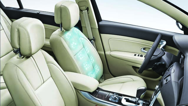 Renault Latitude Passat'a Meydan Okuyor