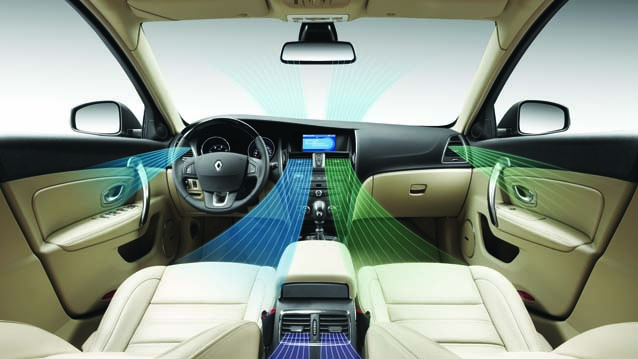 Renault Latitude Passat'a Meydan Okuyor