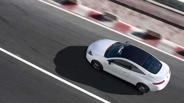 Laguna Coupe'ye 2012 Dokunuşu