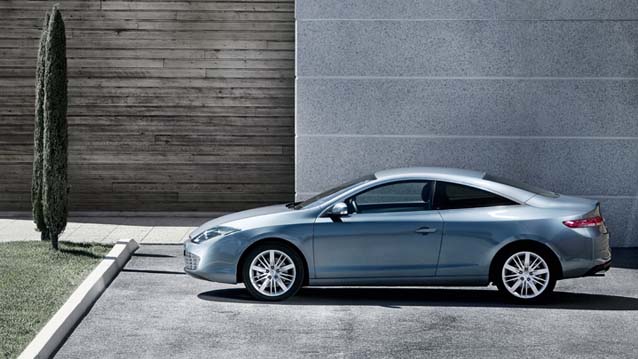 Laguna Coupe'ye 2012 Dokunuşu