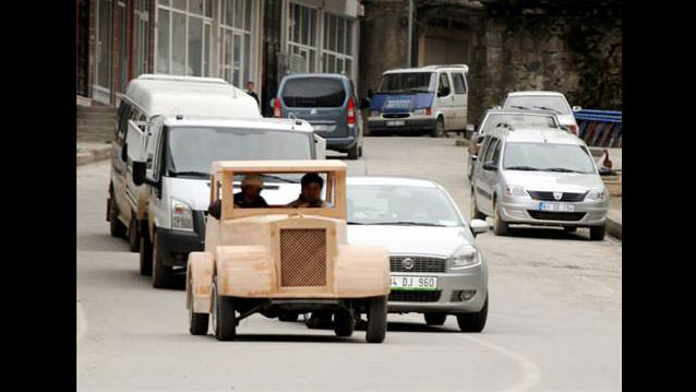 Karadenizli Tahtadan Otomobil Yaptı