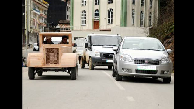 Karadenizli Tahtadan Otomobil Yaptı