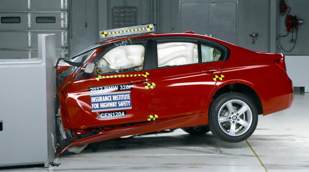 IIHS Çarpışma Testinden Kareler