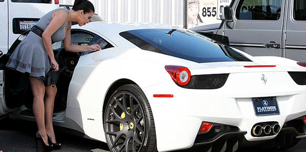 Seksi Ünlüler Hangi Marka Otomobil Kullanıyor?