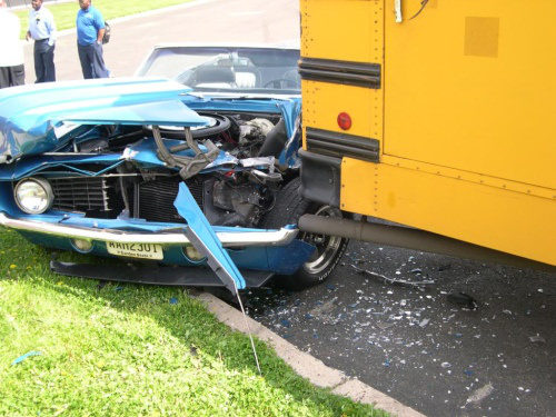 Klasik Otomobillerin Akıl Almaz Kazaları