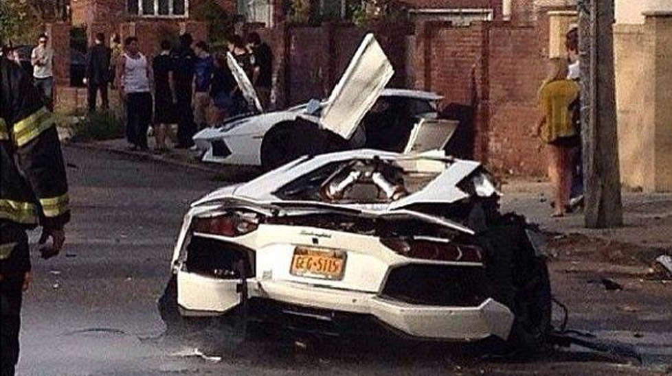 Lamborghini Aventador ikiye bölündü!