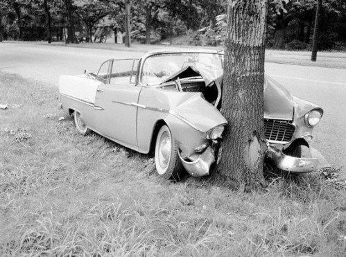 Klasik Otomobillerin Akıl Almaz Kazaları