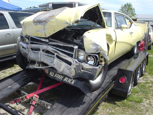 Klasik Otomobillerin Akıl Almaz Kazaları