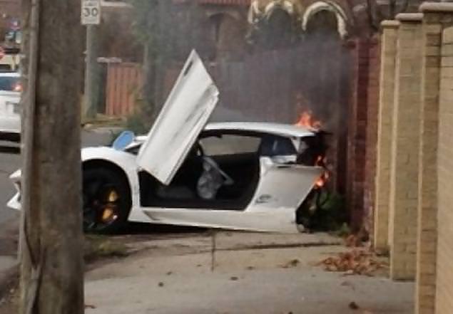 Lamborghini Aventador ikiye bölündü!
