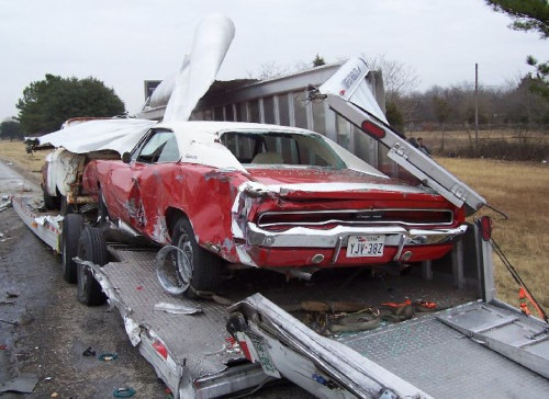 Klasik Otomobillerin Akıl Almaz Kazaları