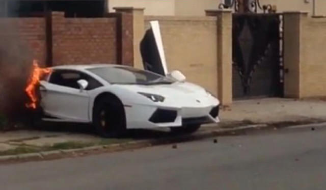 Lamborghini Aventador İkiye Bölündü!