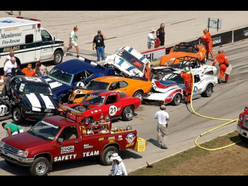 Klasik Otomobillerin Akıl Almaz Kazaları