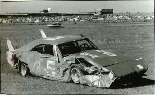 Klasik Otomobillerin Akıl Almaz Kazaları