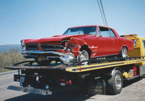 Klasik Otomobillerin Akıl Almaz Kazaları