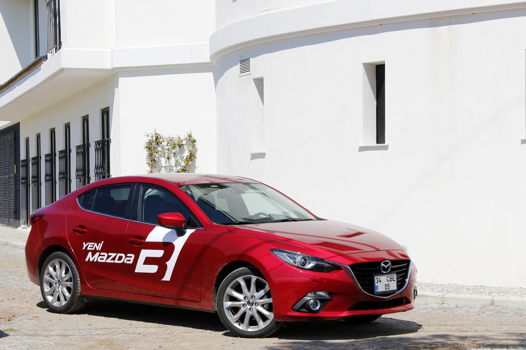 Yeni Mazda3 Türkiye'de