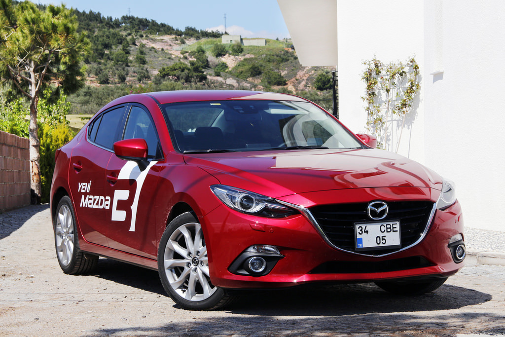 Yeni Mazda3 Türkiye'de