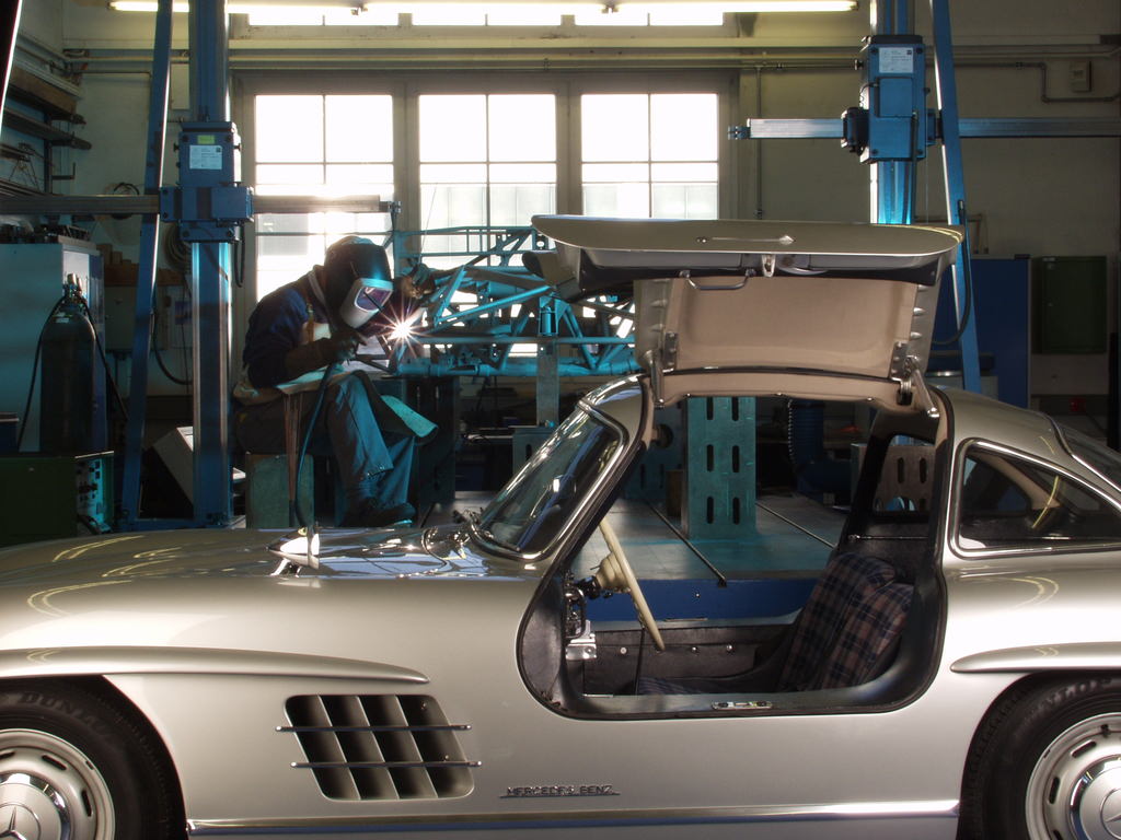 Mercedes-Benz Klasik  Otomobil Merkezi