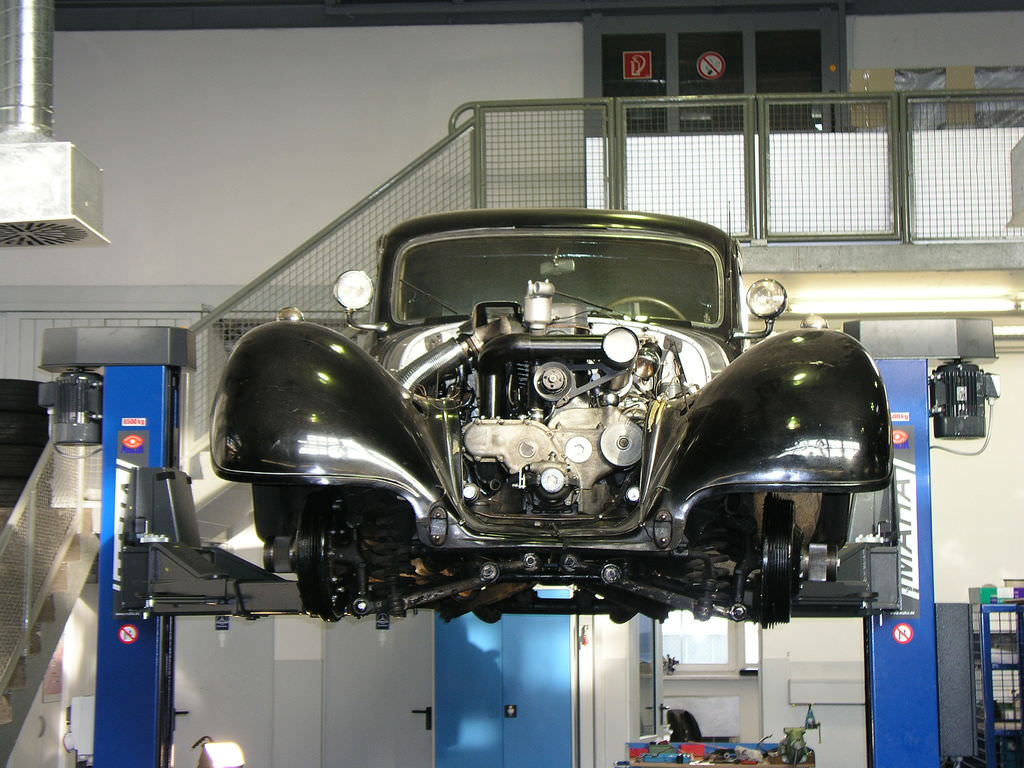 Mercedes-Benz Klasik  Otomobil Merkezi