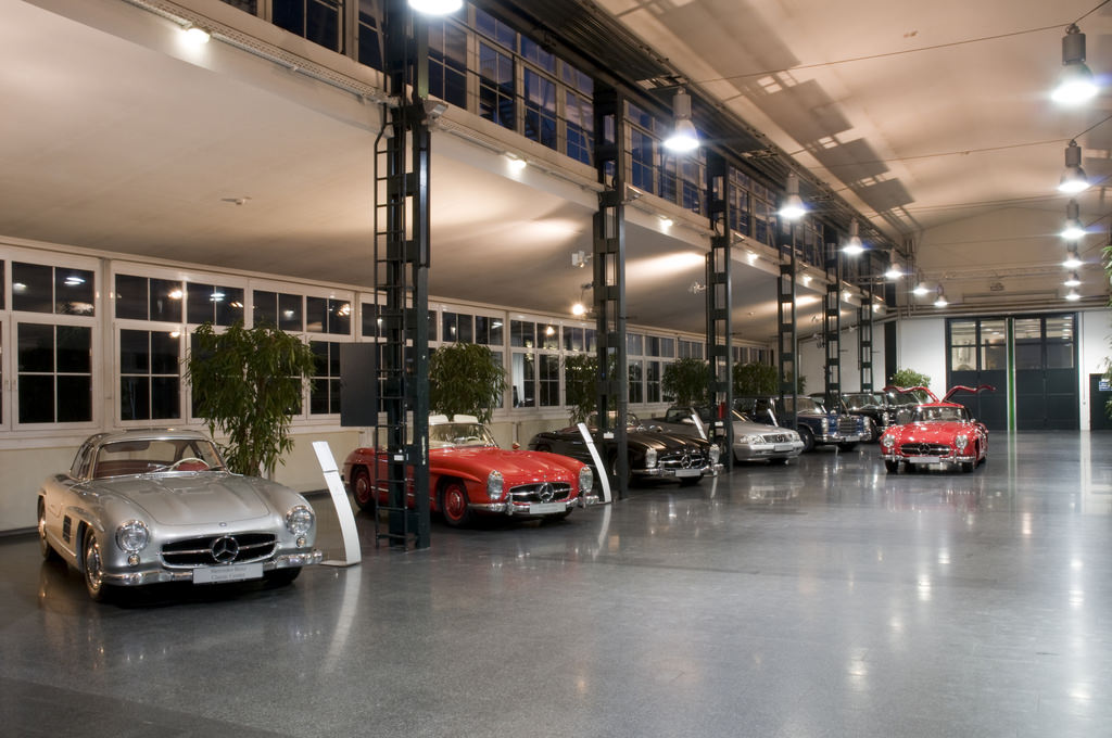 Mercedes-Benz Klasik  Otomobil Merkezi