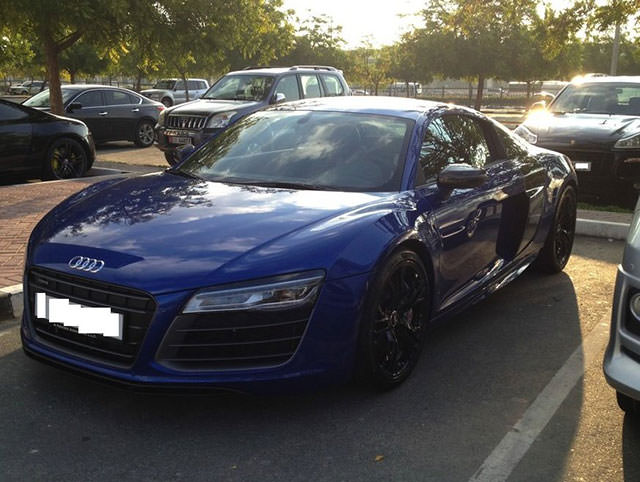 Dubai'de Üniversite Otoparkı