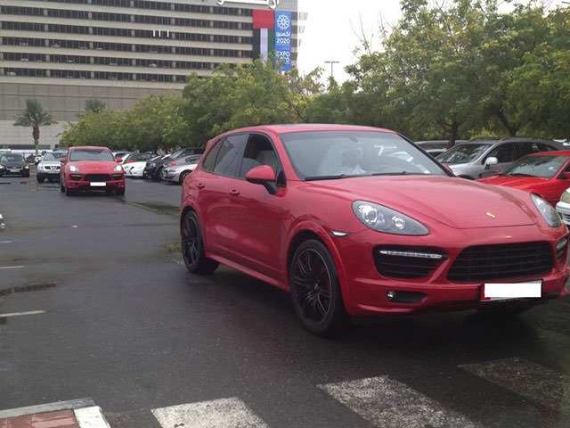 Dubai'de Üniversite Otoparkı