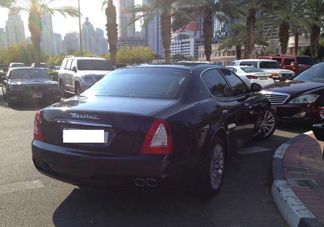 Dubai'de Üniversite Otoparkı