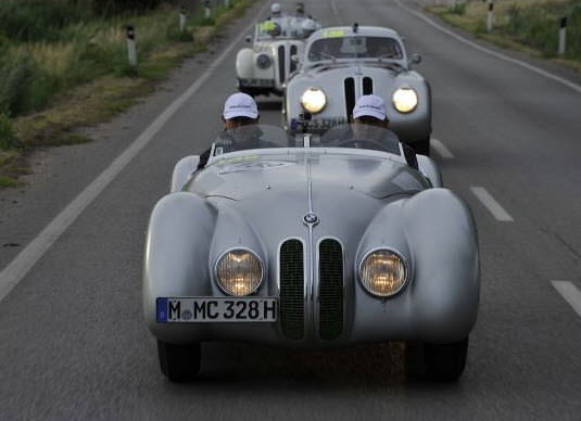 BMW'den Tarihi Mille Miglia Yarışlarına Yolculuk