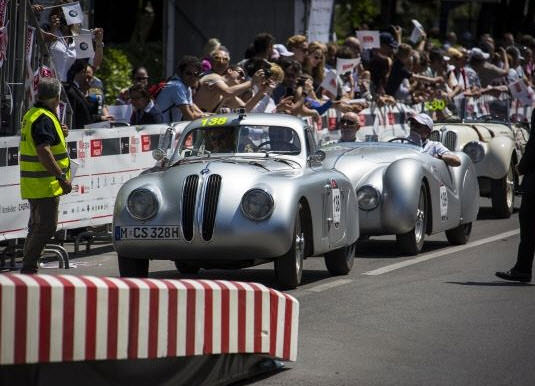 BMW'den Tarihi Mille Miglia Yarışlarına Yolculuk