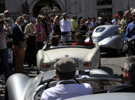 BMW'den Tarihi Mille Miglia Yarışlarına Yolculuk