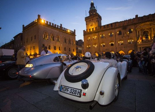 BMW'den Tarihi Mille Miglia Yarışlarına Yolculuk