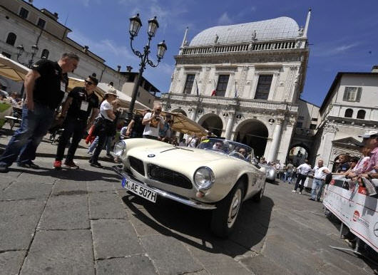 BMW'den Tarihi Mille Miglia Yarışlarına Yolculuk
