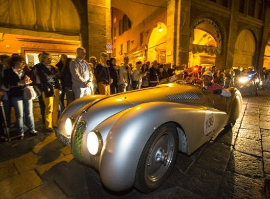 BMW'den Tarihi Mille Miglia Yarışlarına Yolculuk