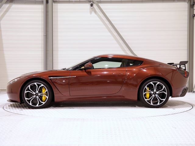 Tek Renk Tek Aston Martin