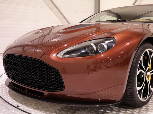 Tek Renk Tek Aston Martin