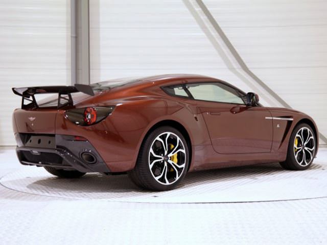 Tek Renk Tek Aston Martin