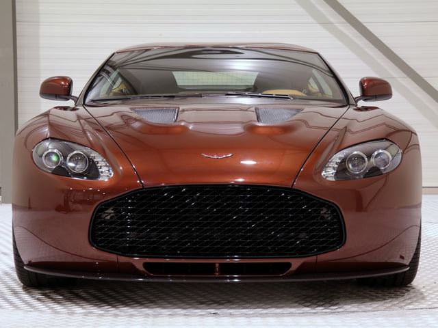 Tek Renk Tek Aston Martin