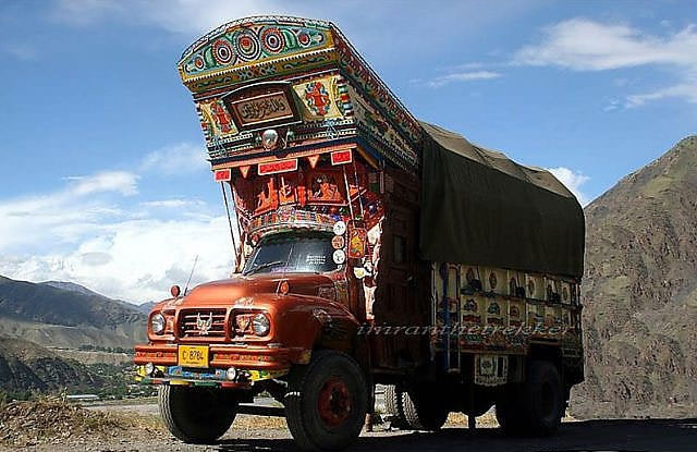Pakistan'da Toplu Taşıma Çılgınlığı