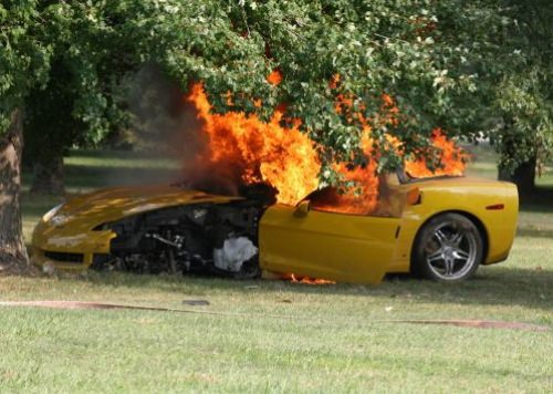 Lüks Otomobiller Ateş Topuna Döndü