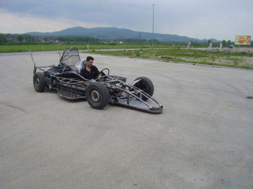 Kendine Formula1 Otomobili Yaptı