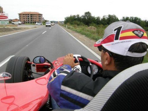 Kendine Formula1 Otomobili Yaptı