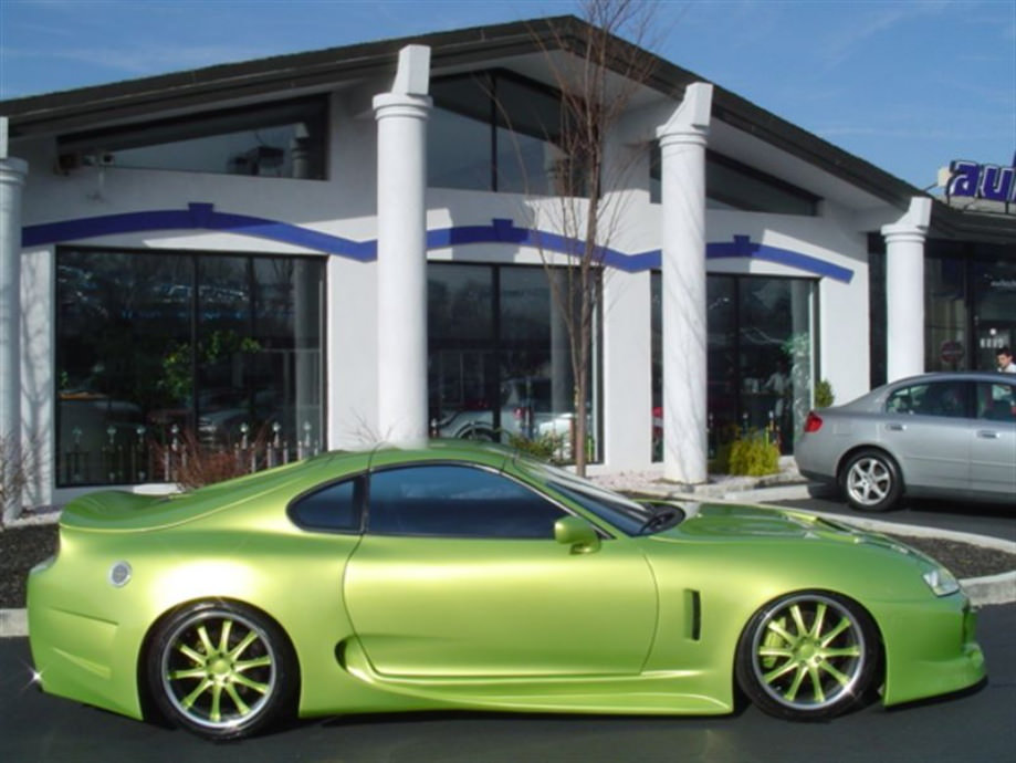 Yeşil Bir Otomobile Hiç Bu Kadar Yakışmamıştı