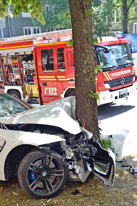 BMW M4'ün İnanılmaz Kazası