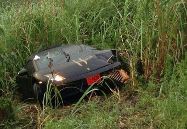 Lamborghini Gallardo İkiye Bölündü
