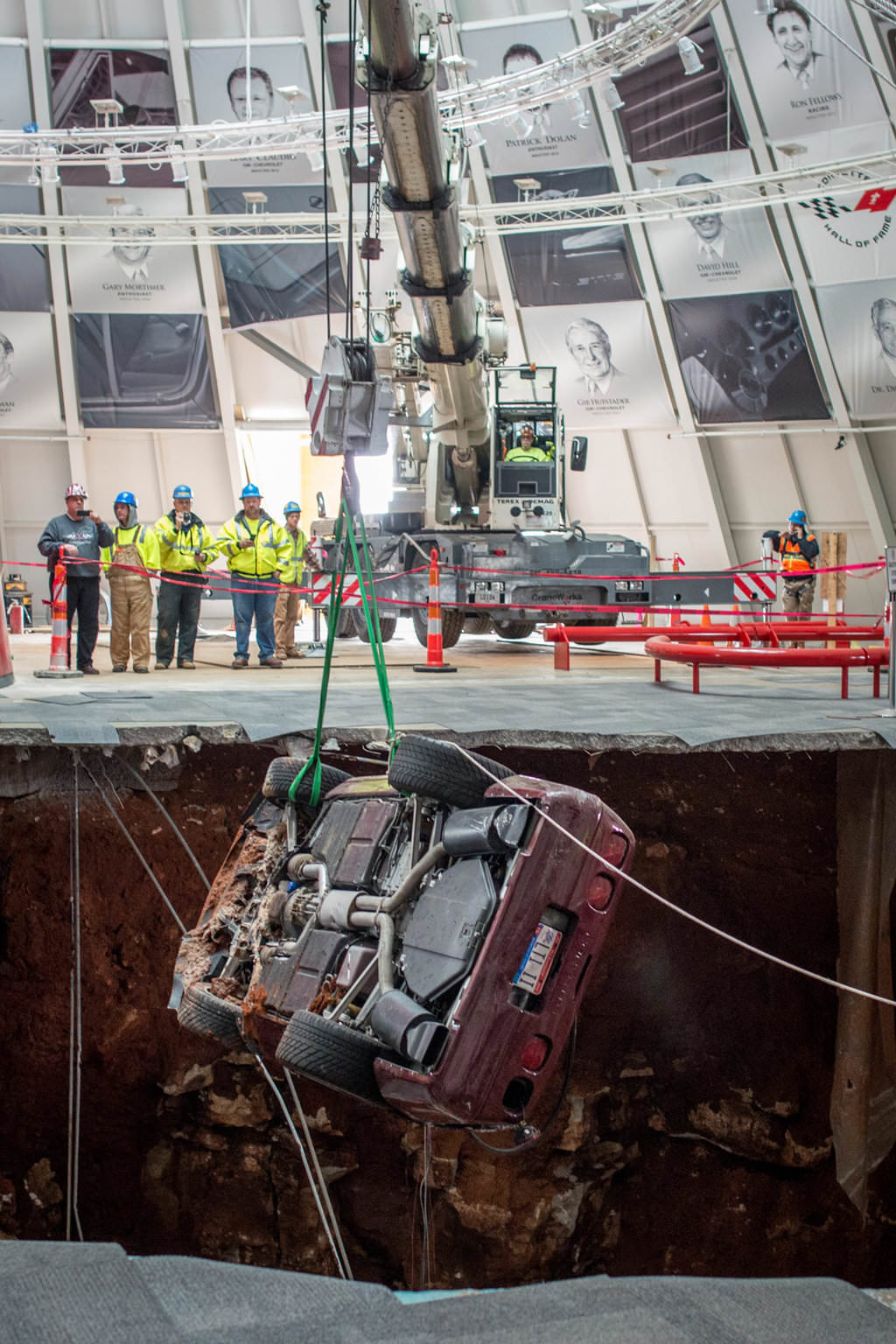 Corvette Müzesi Çöktü!