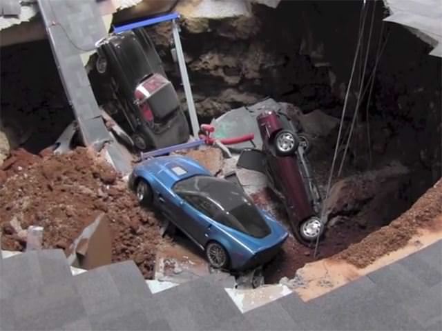 Corvette Müzesi Çöktü!
