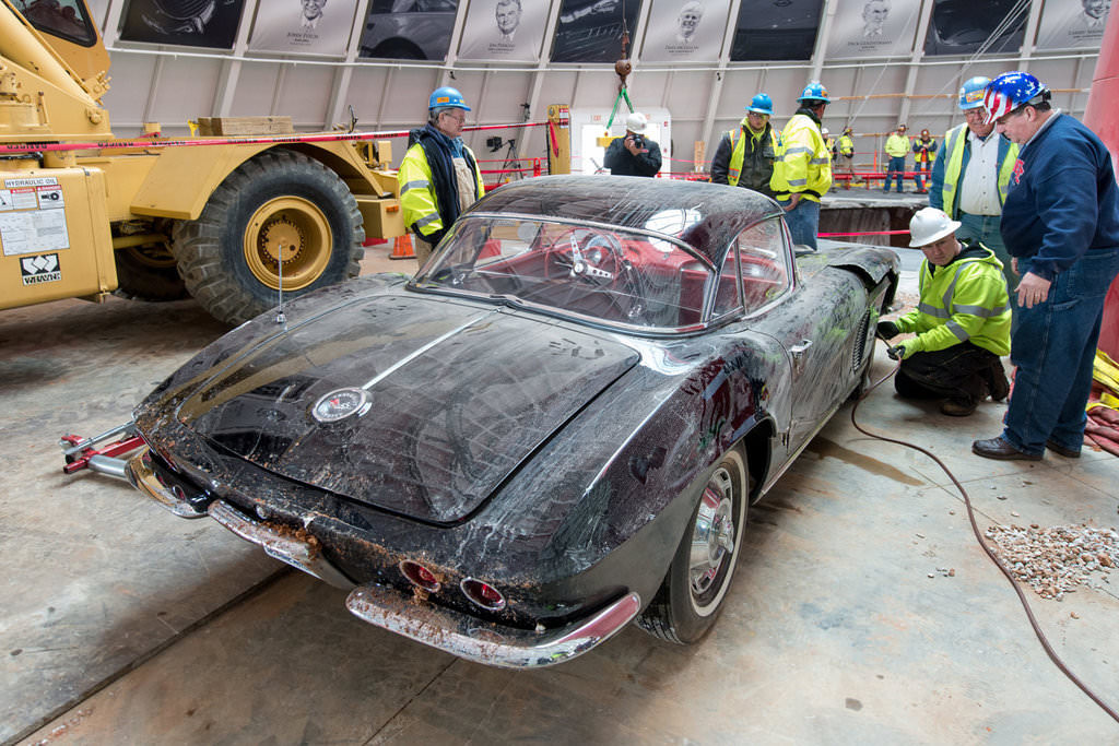 Corvette Müzesi Çöktü!