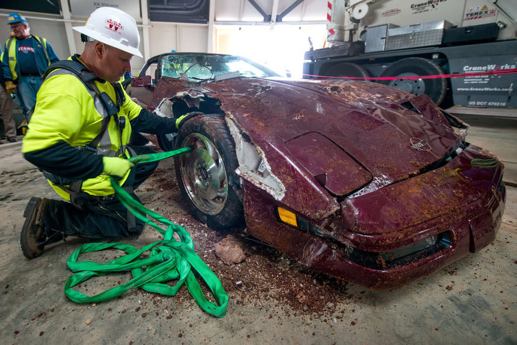 Corvette Müzesi Çöktü!